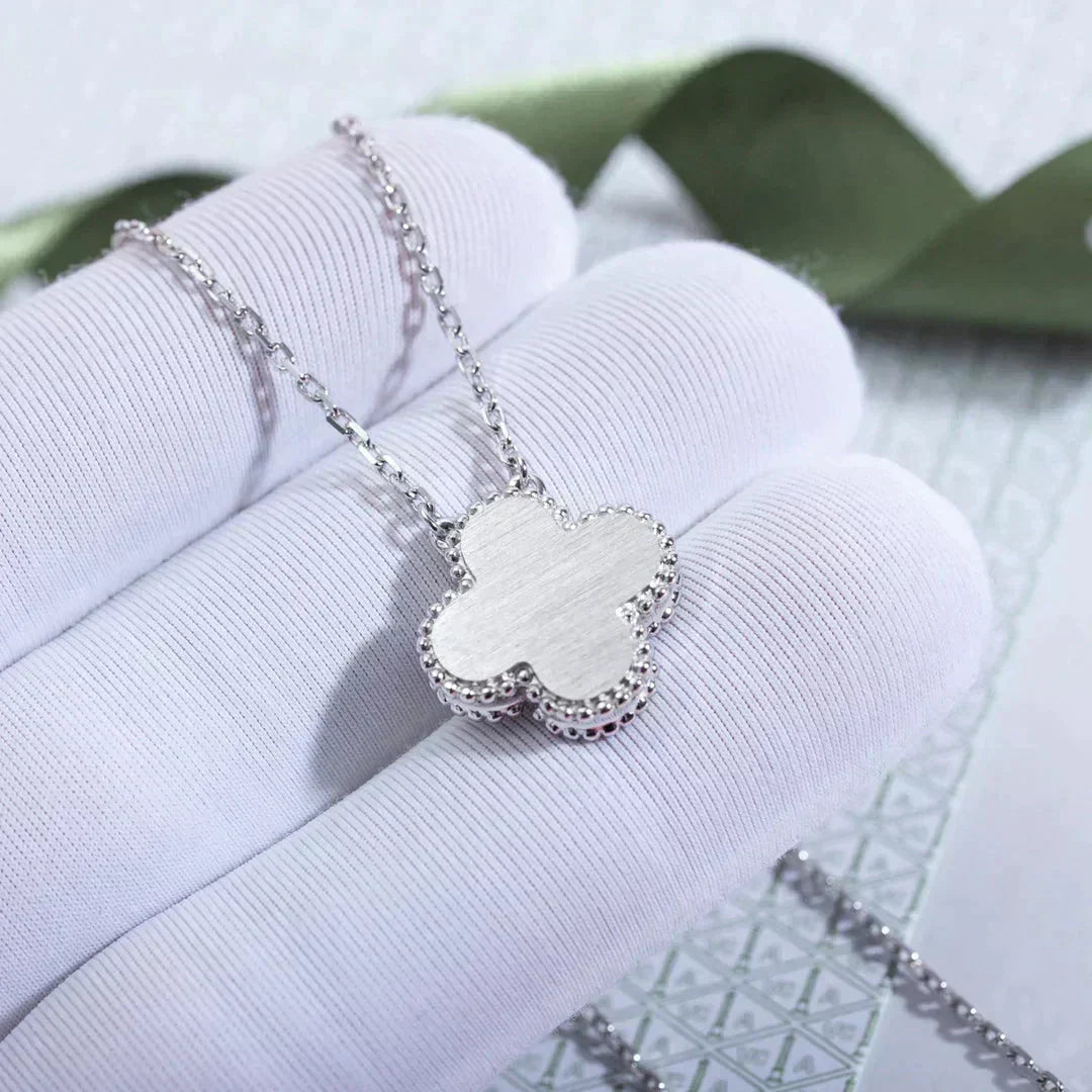 [✨Rose💎]CLOVER  15MM DIAMOND LASER NECKLACE SILVER