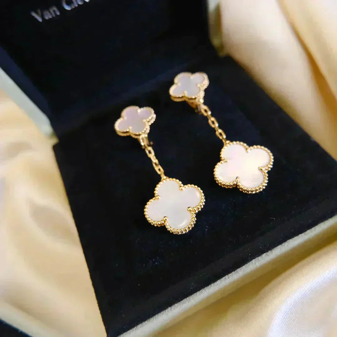[✨Rose💎]CLOVER 2 MOTIF WHITE MOP EARRINGS