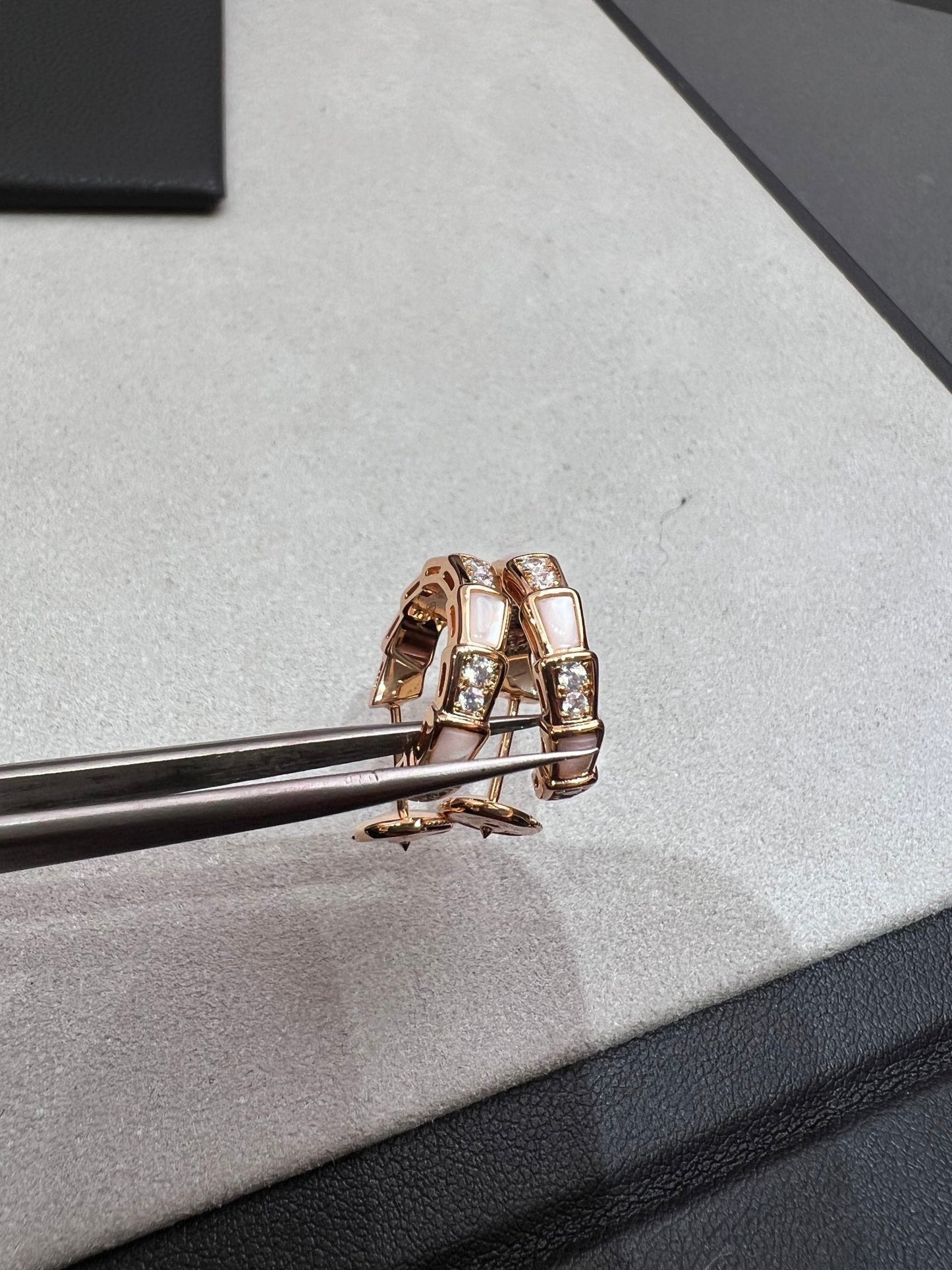 [✨Rose💎]SERPENTI MOP PINK GOLD EARRINGS