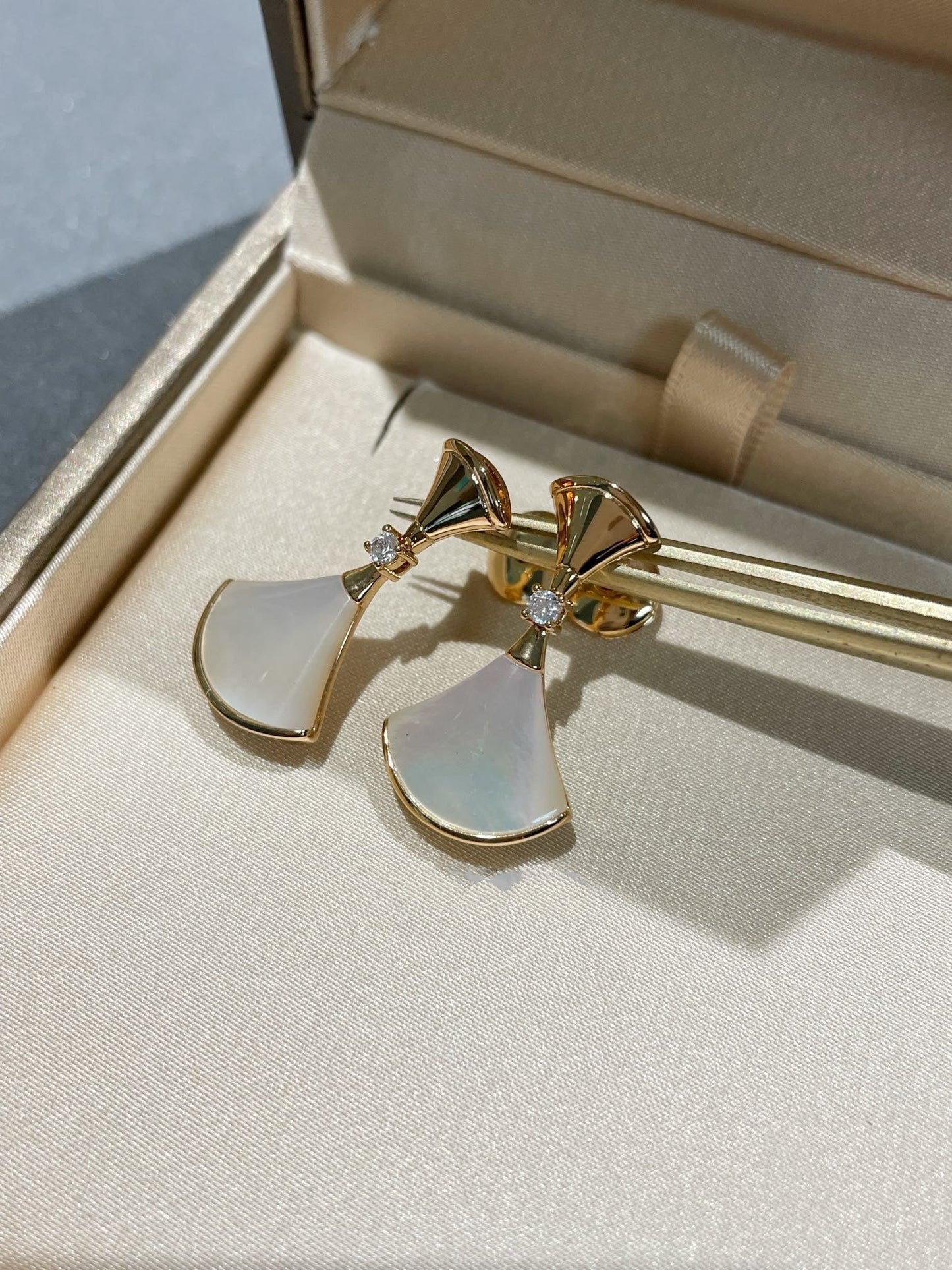 [✨Rose💎]DREAM MOP 1 DIAMOND EARRINGS