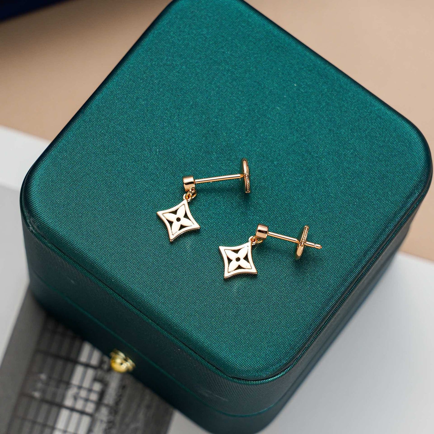 [✨Rose💎]STAR EARRINGS GOLD
