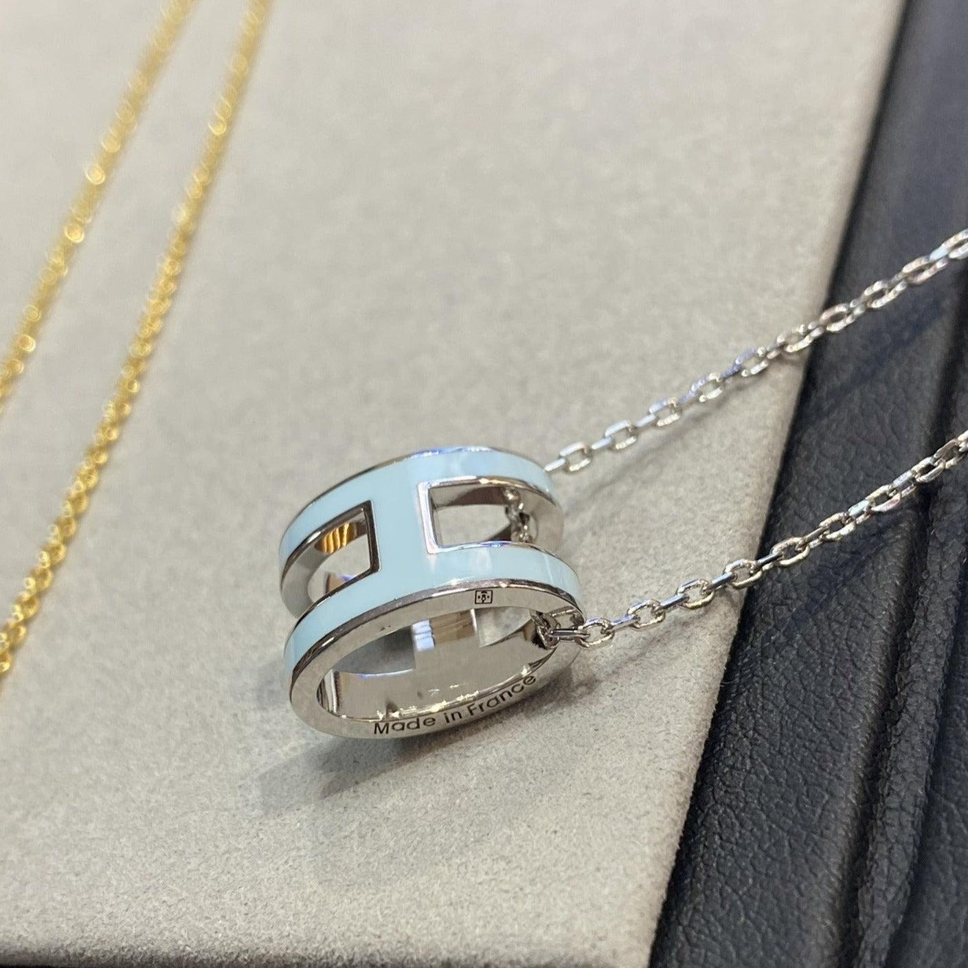 [✨Rose💎]POP H LIGHT BLUE NECKLACE