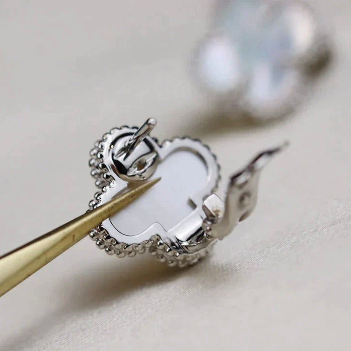 [✨Rose💎]CLOVER MEDIUM 1 MOTIFS  WHITE MOP EARRINGS SILVER