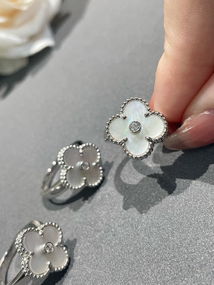 [✨Rose💎]CLOVER SILVER MOP DIAMOND RING