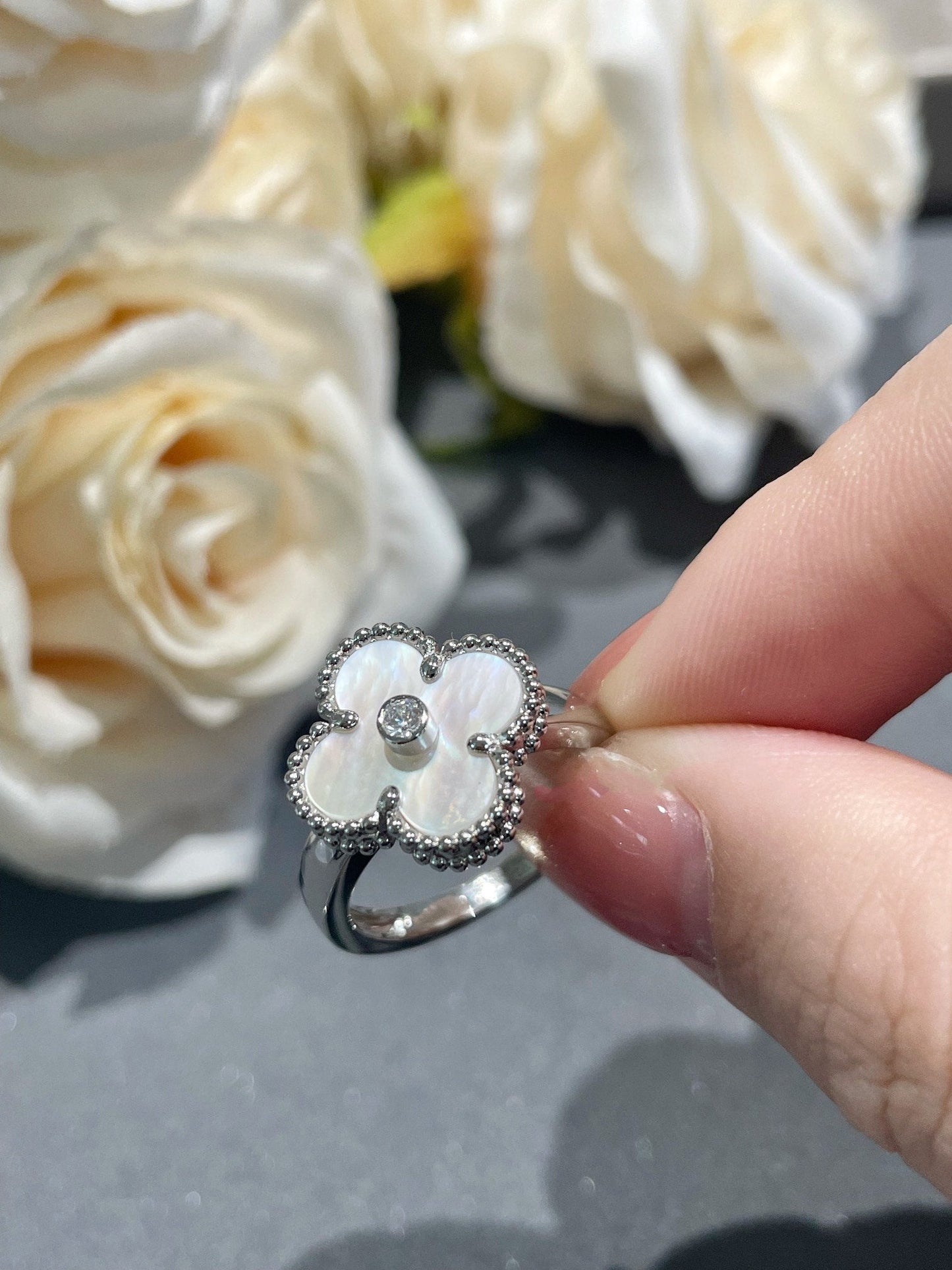 [✨Rose💎]CLOVER SILVER MOP DIAMOND RING