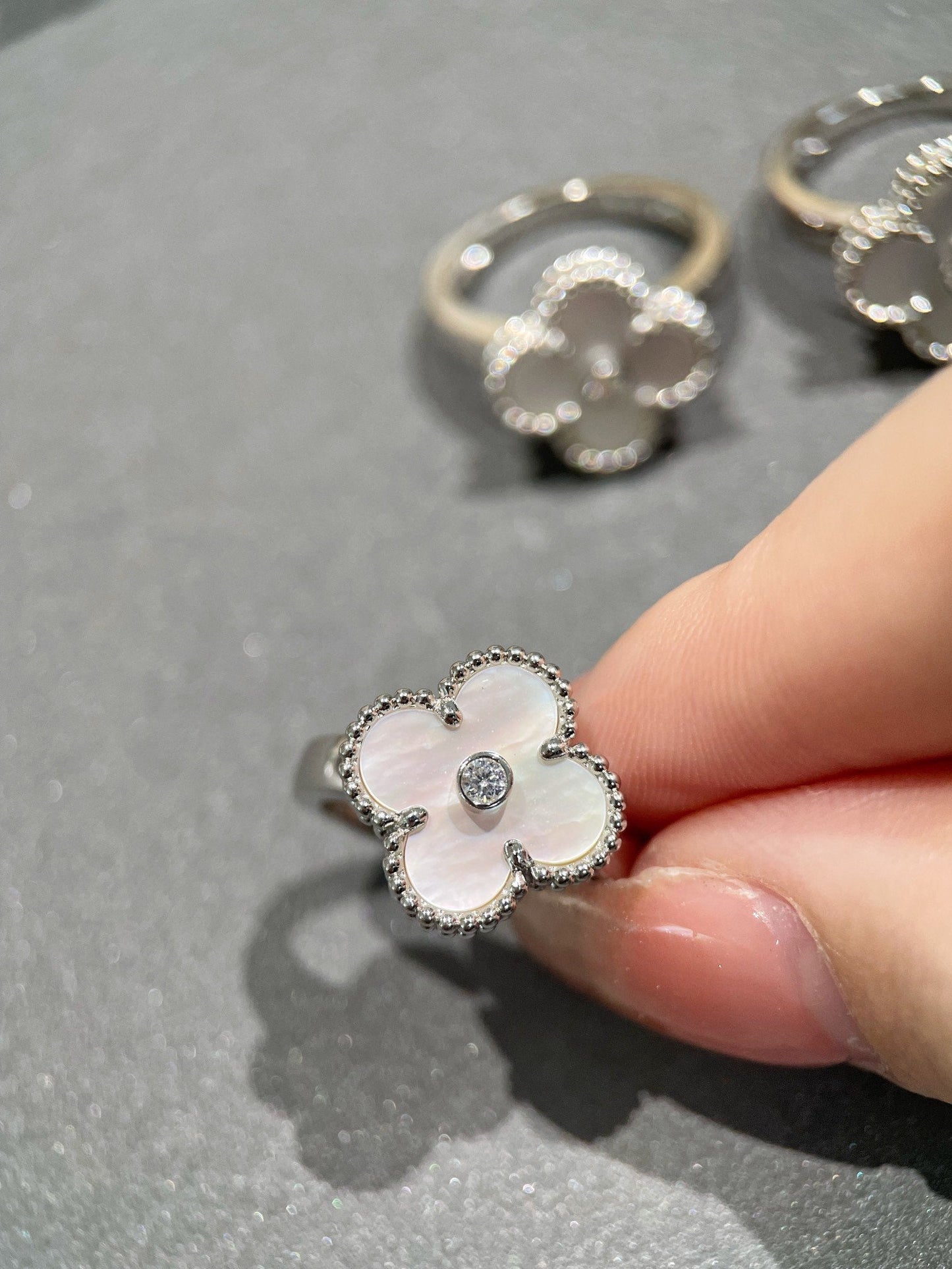 [✨Rose💎]CLOVER SILVER MOP DIAMOND RING