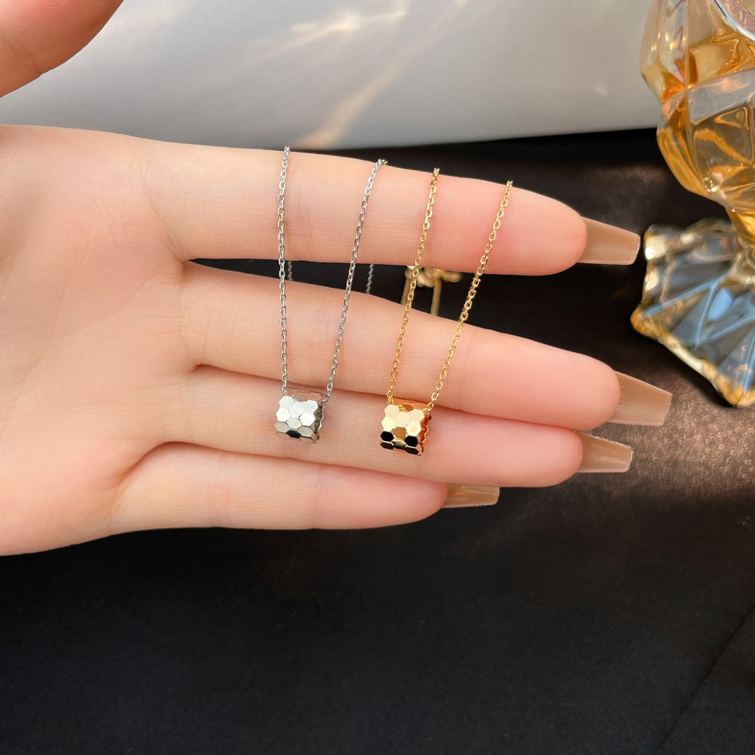 [✨Rose💎]BEE MINI NECKLACE