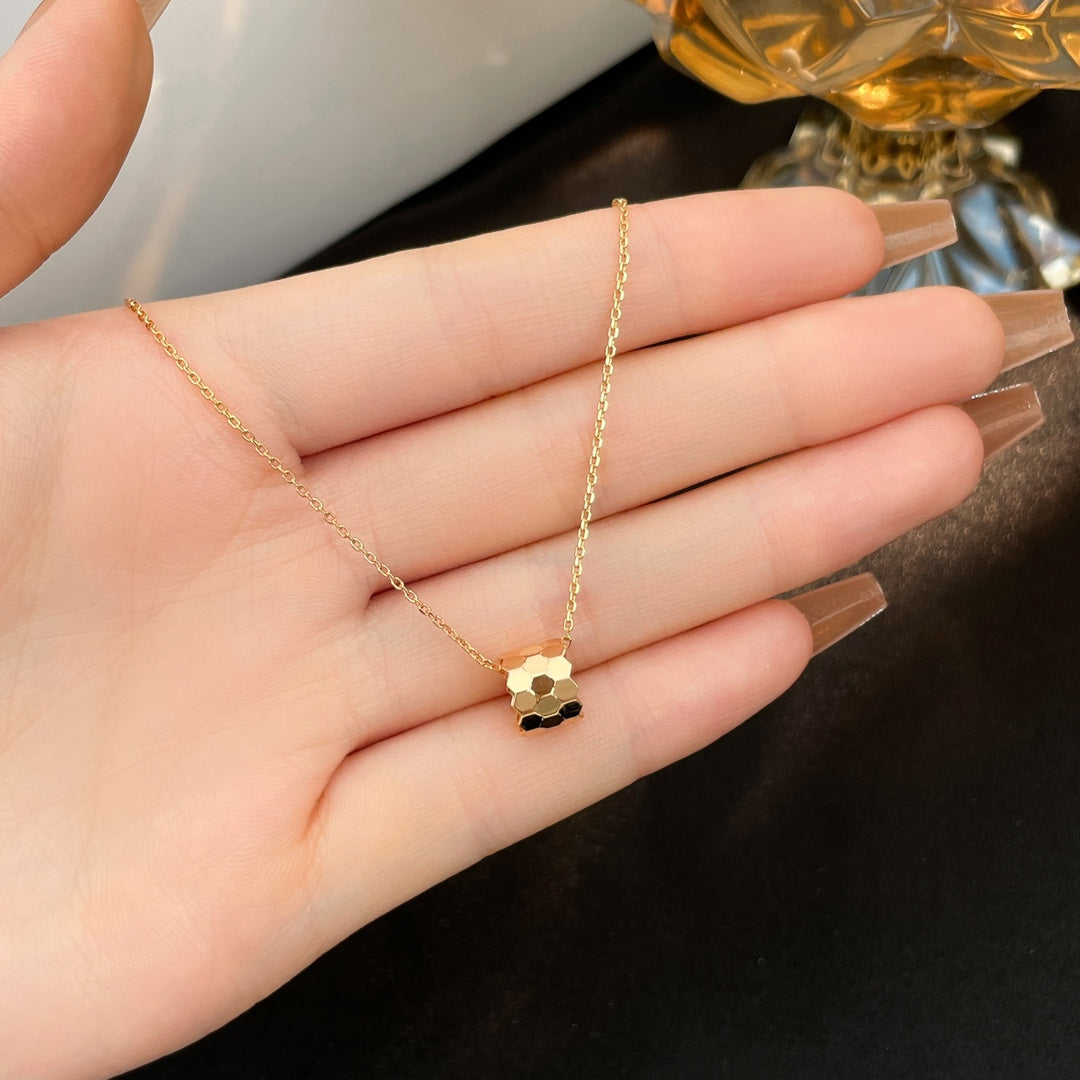 [✨Rose💎]BEE MINI NECKLACE