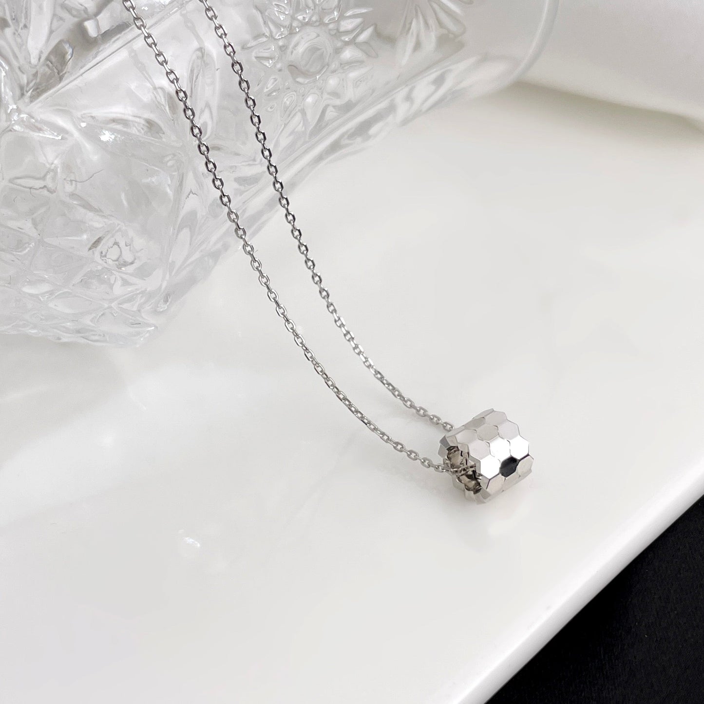 [✨Rose💎]BEE MINI NECKLACE