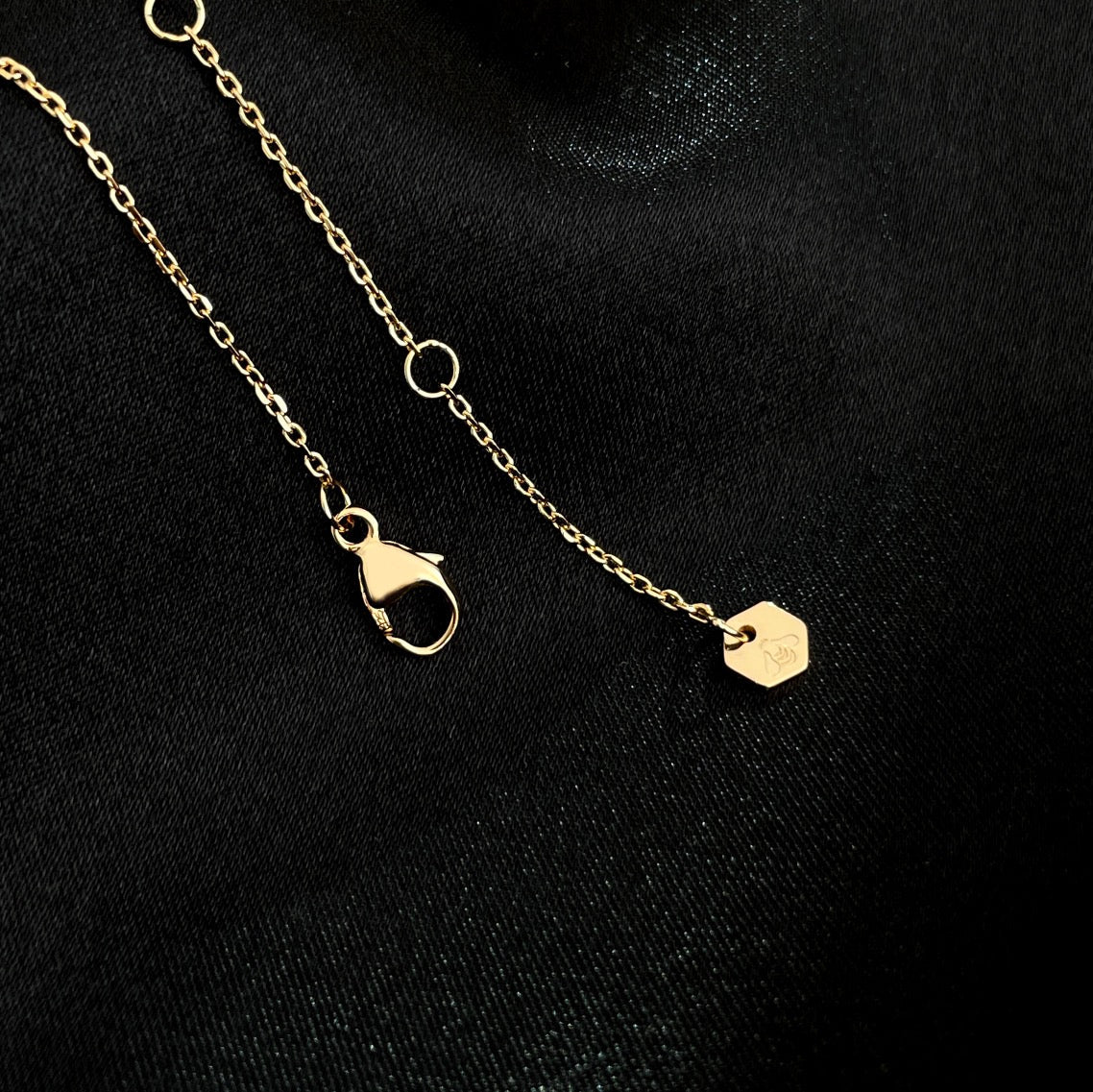 [✨Rose💎]BEE MINI NECKLACE