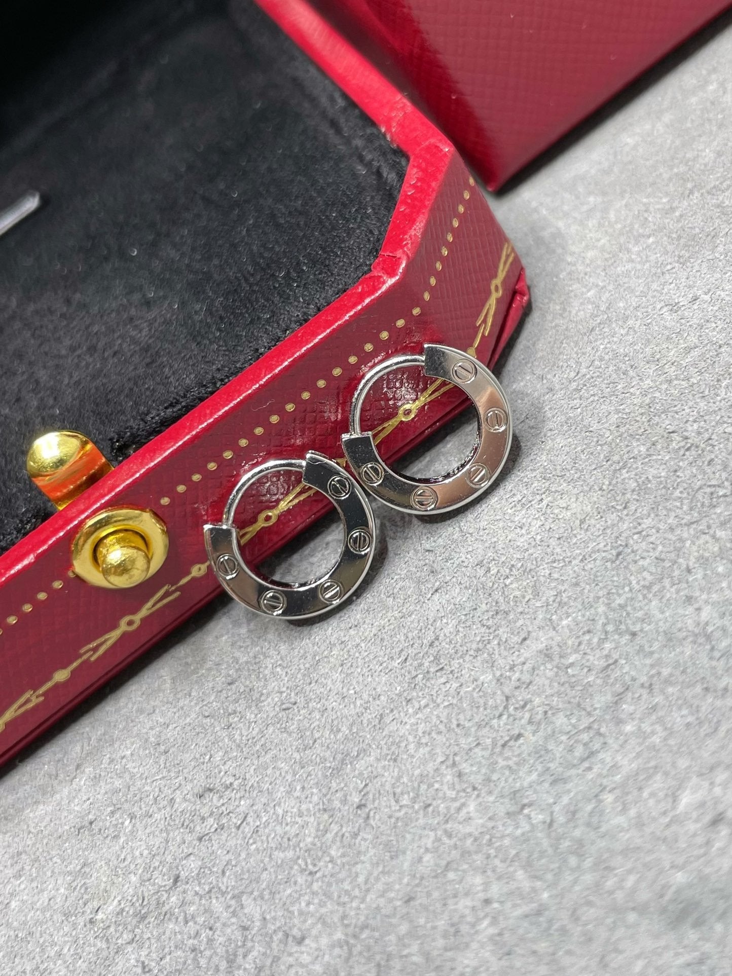 [✨Rose💎]LOVE MINI EARRINGS