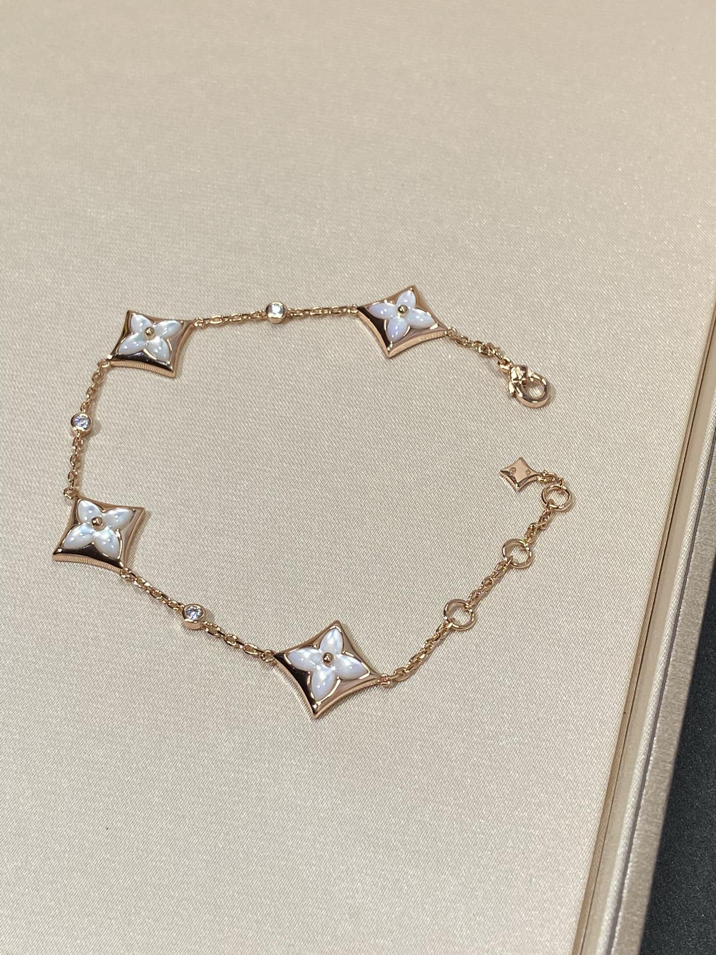 [✨Rose💎]STAR 4 MOTIF MOP DIAMOND PINK GOLD BRACELET