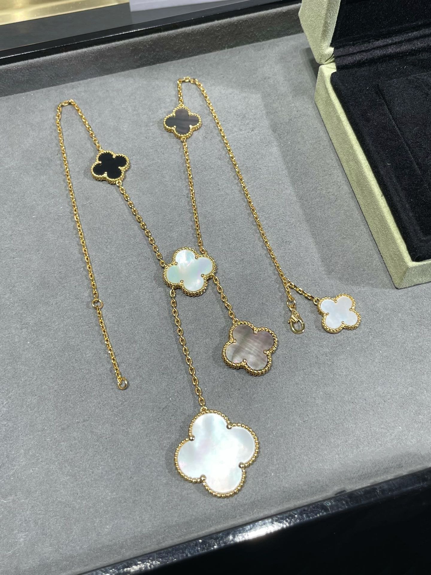 [✨Rose💎]CLOVER 6 MOTIF MOP ONYX GOLD NECKLACE