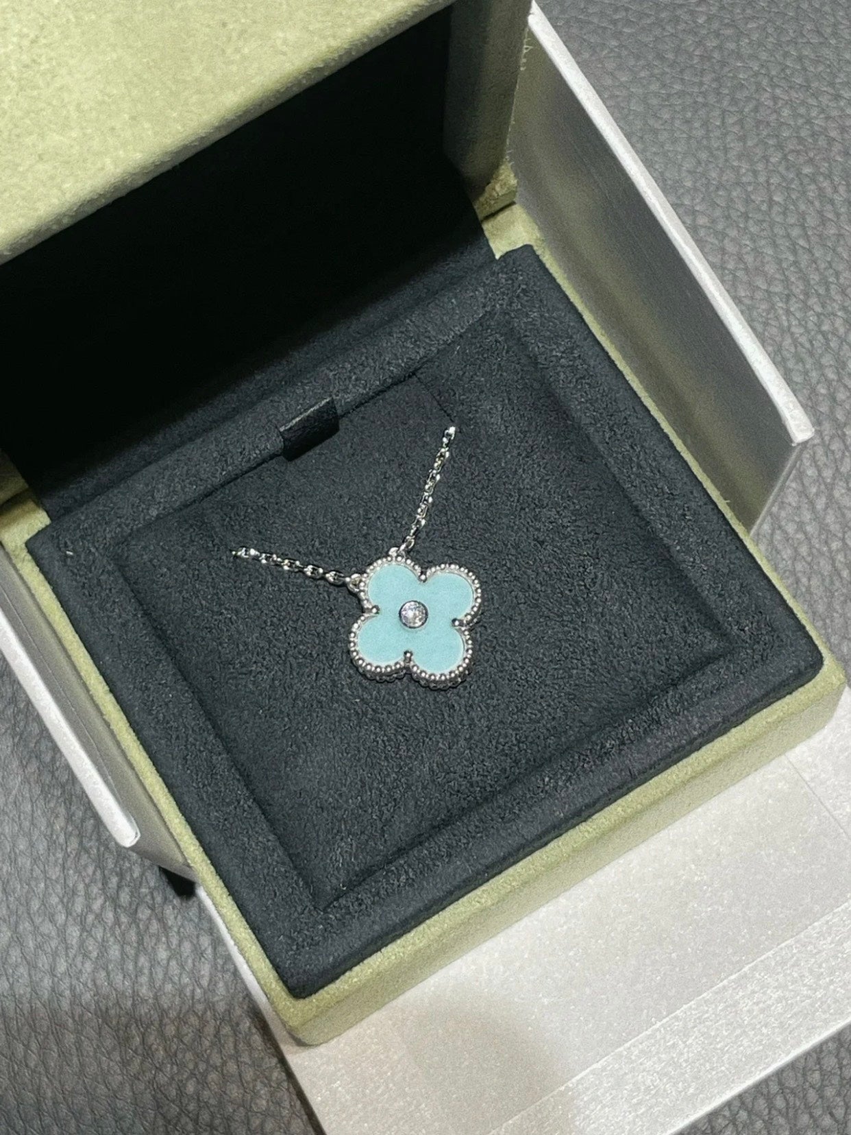 [✨Rose💎]CLOVER 1 DIAMOND LIGHT BLUE SILVER NECKLACE