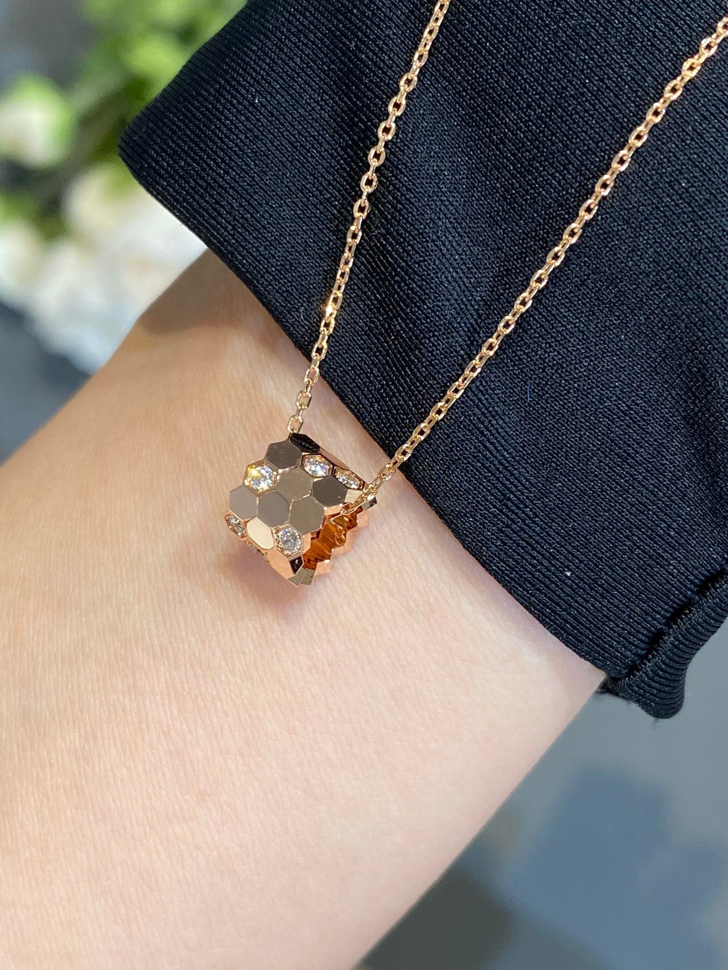 [✨Rose💎]BEE LOVE DIAMOND NECKLACE