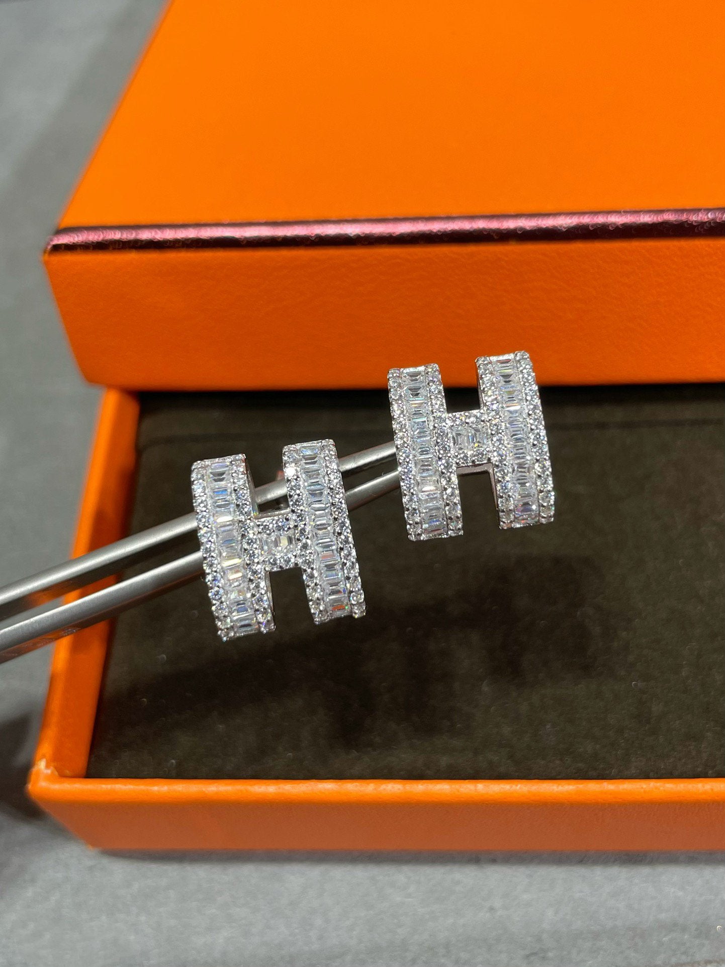 [✨Rose💎]H STUD EARRINGS WITH SILVER DIAMONDS