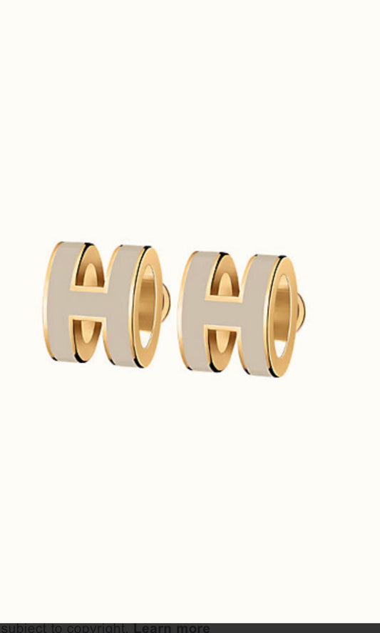 [✨Rose💎]MINI POP H GOLD EARRINGS GREY