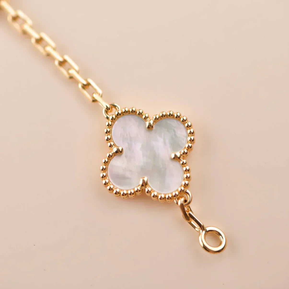 [✨Rose💎]CLOVER WHITE PEARL MOP 5 MOTIF BRACELET COLLECTION