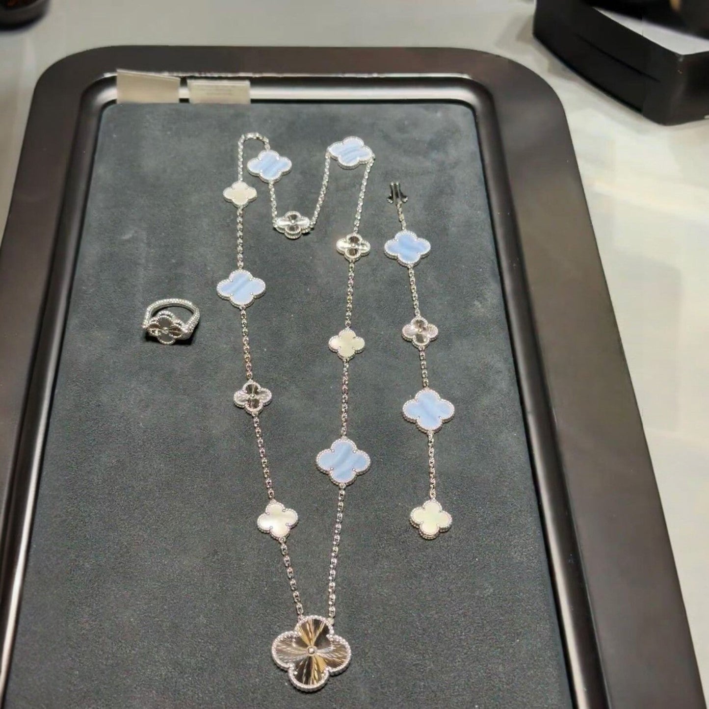 [✨Rose💎]DETACHABLE CLOVER 15(11+4) FLOWER SILVER NECKLACE SET